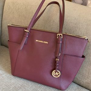 Michael Kors Jet Set Top-Zip Saffiano Tote-Medium